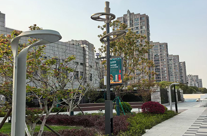 LED pole screens 